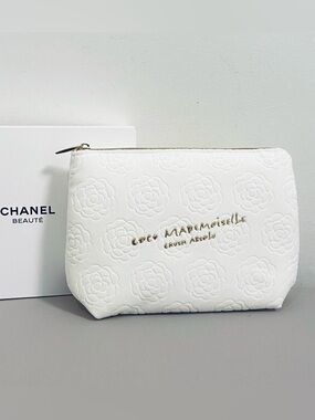 Chanel beauty VIP gift, Coco crush pouch, only one at poshmark.